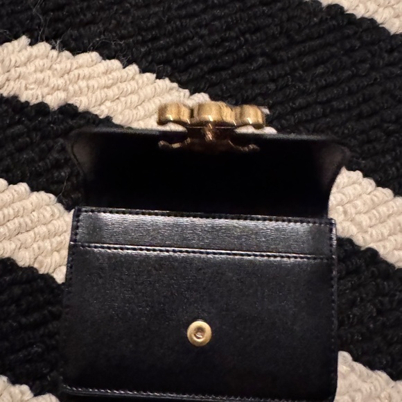 Celine Card Holder with Flap Triomphe in Black Shiny Calfskin and Gold - Picture 3 of 8